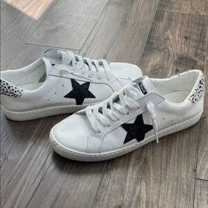 Vintage Havana White and Black Women's Sneakers